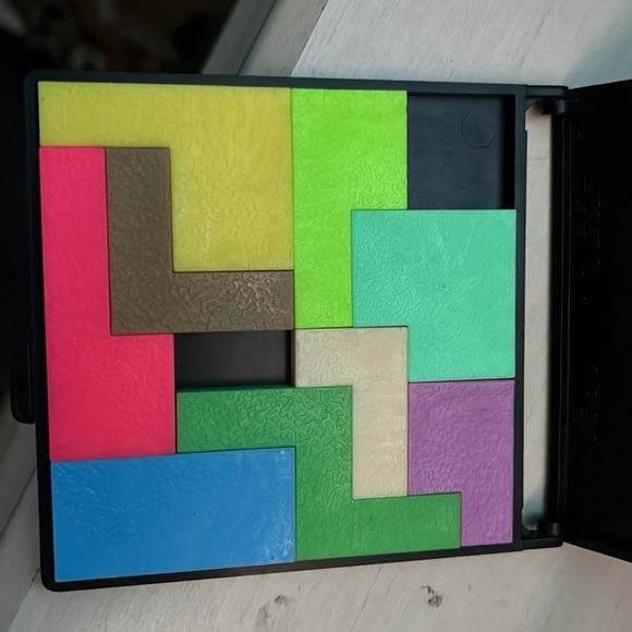 I am selling a really hard puzzle that tests your brain skills - Picture 3 of 3